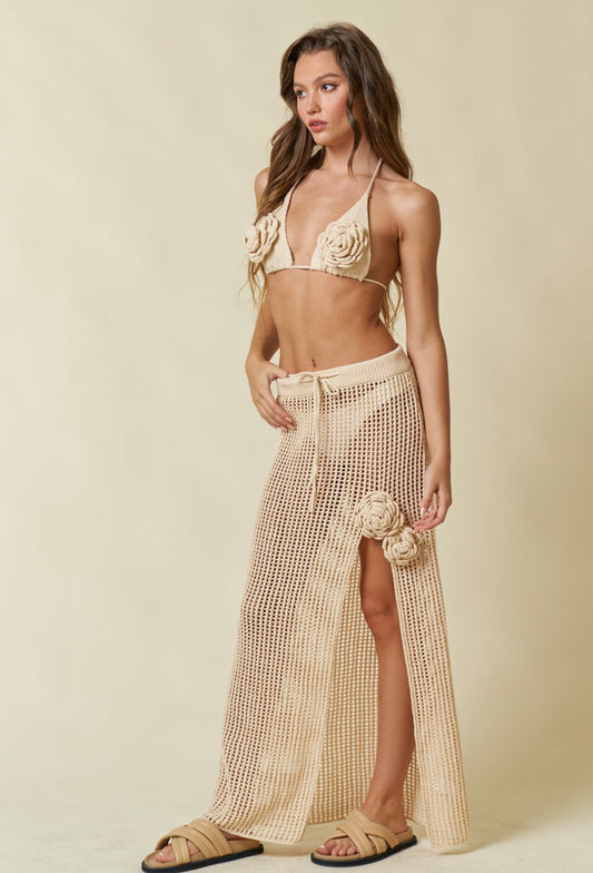 Two Piece Crochet Top and Skirt set with Roses (calzón no incluido)